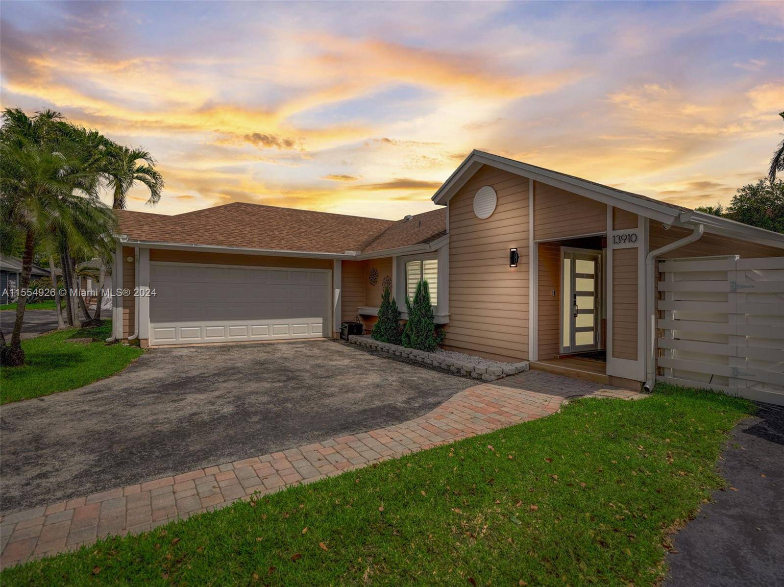 13910 SW 103rd Ter, Miami, FL 33186