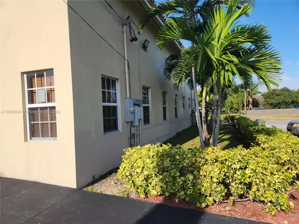 North Miami, FL 33161,14300 W Dixie Hwy