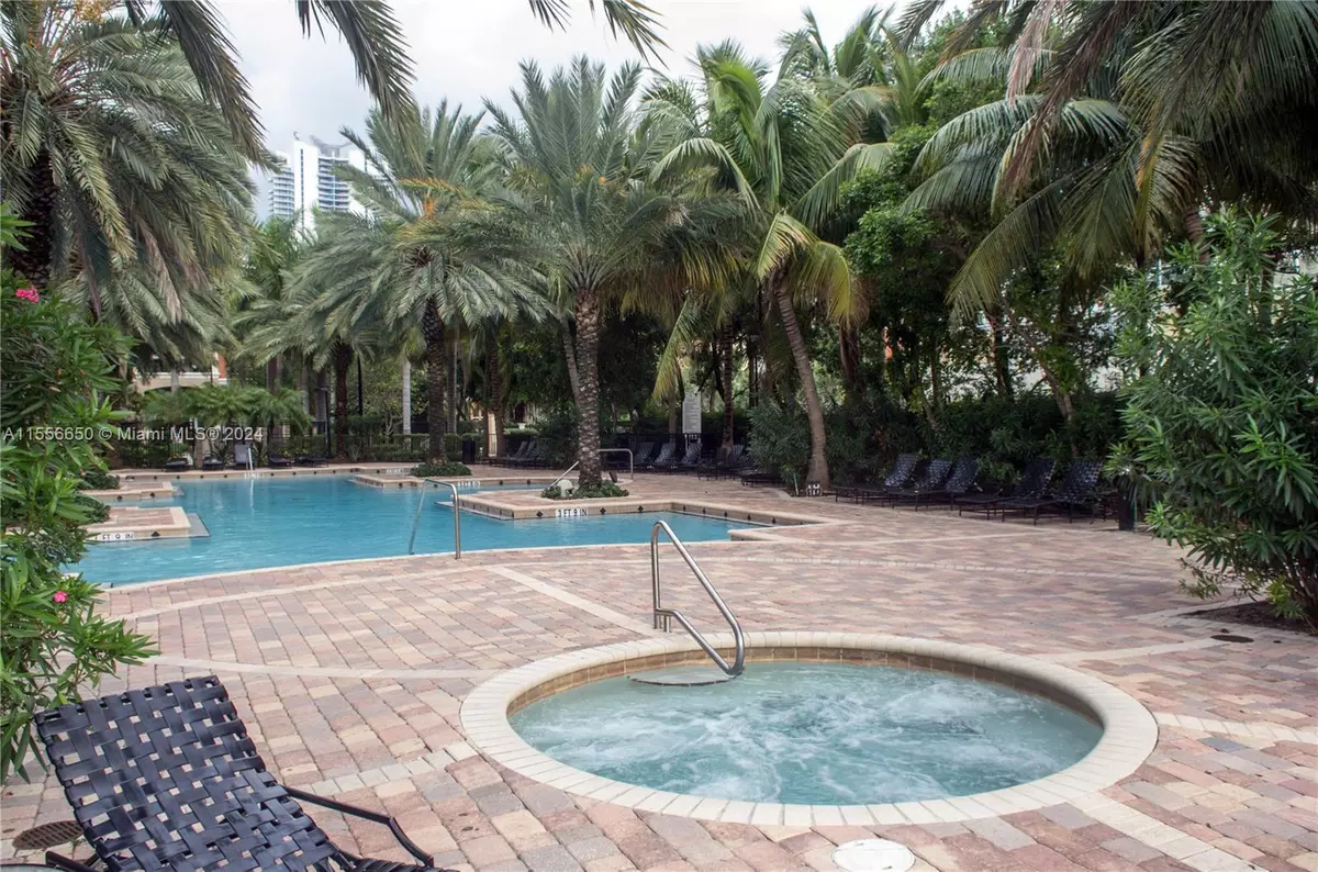 Sunny Isles Beach, FL 33160,17100 N Bay Rd #1402