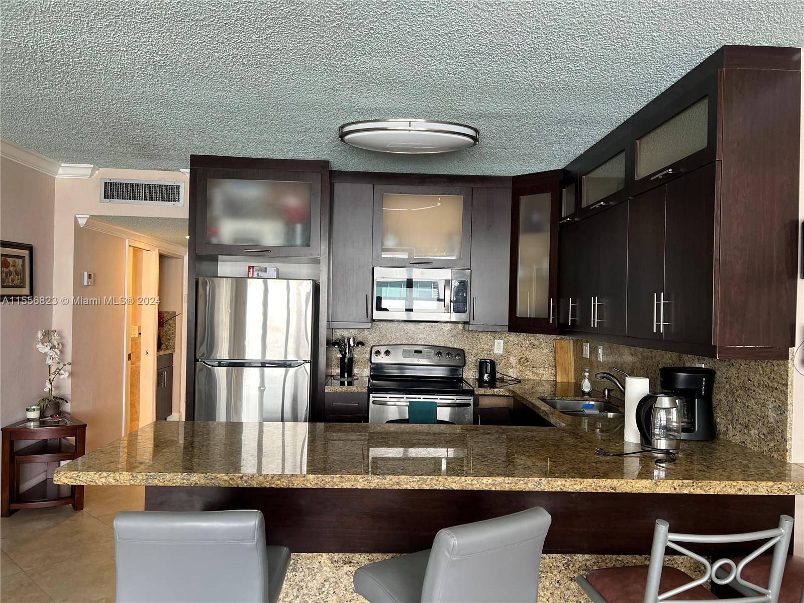 Hollywood, FL 33019,3725 S Ocean Dr #723