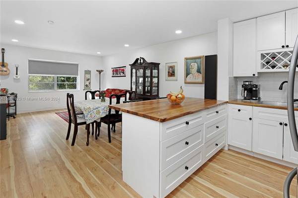 1520 Mckinley St #206E, Hollywood, FL 33020
