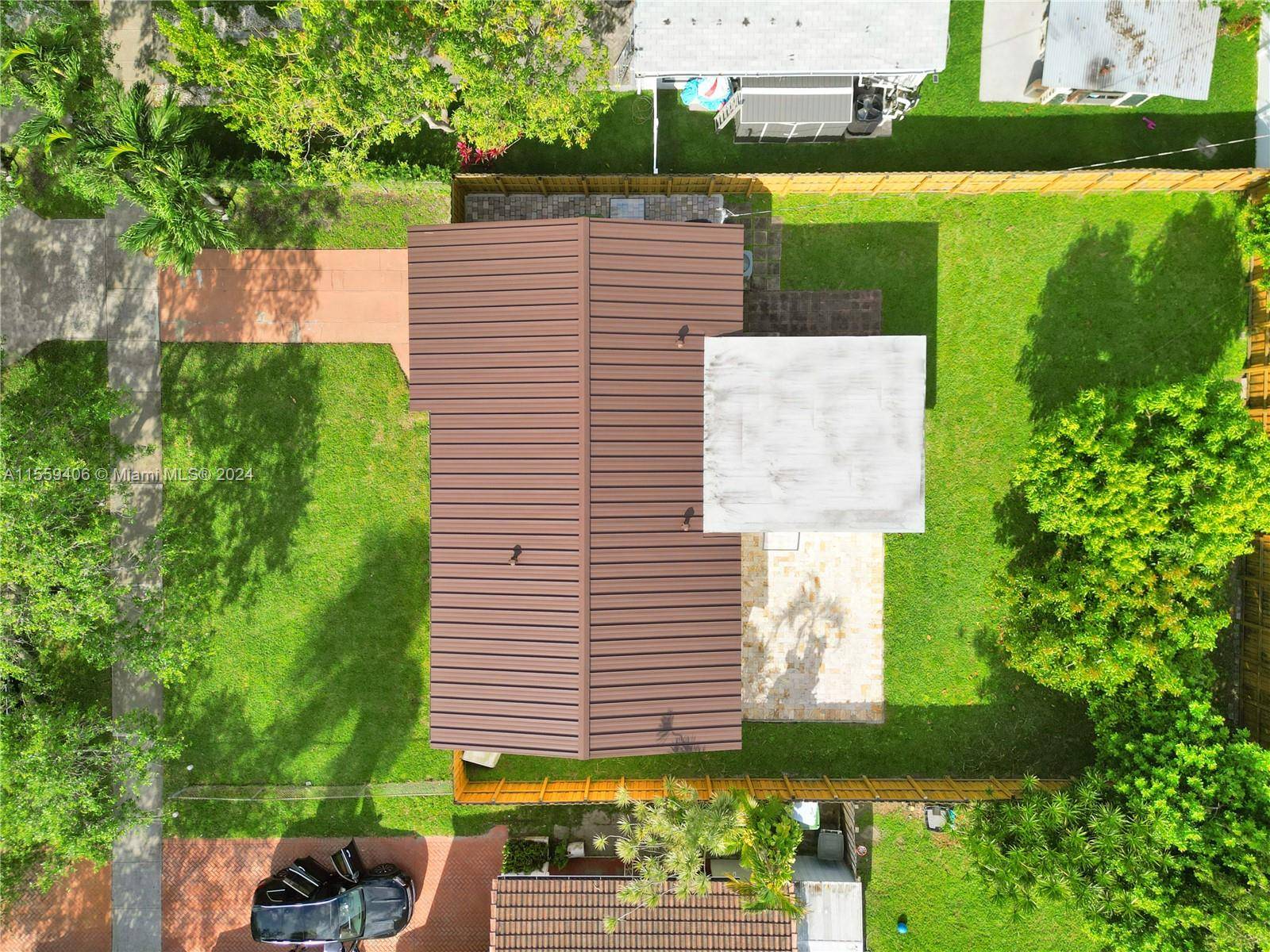 907 NE 4th St, Hallandale Beach, FL 33009