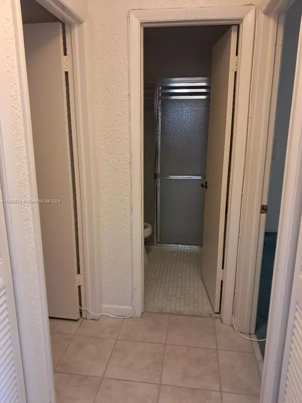 Hollywood, FL 33024,224 Briarwood Cir #1-10