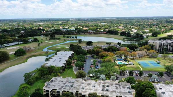 16100 Golf Club Rd #112,  Weston,  FL 33326