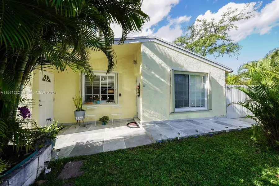 6621 Coolidge St, Hollywood, FL 33024