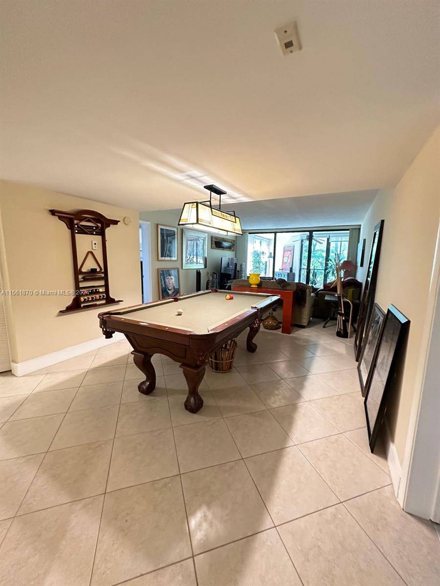Weston, FL 33326,16475 Golf Club Rd #111