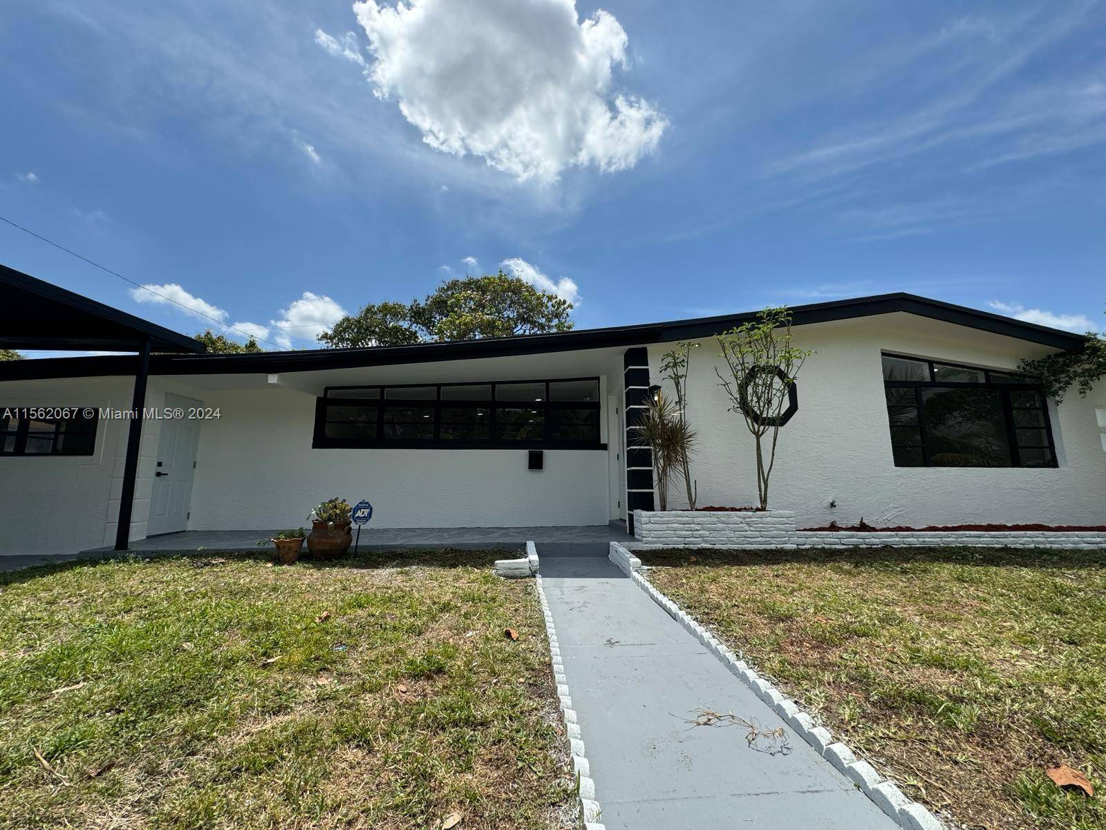 Miami Gardens, FL 33169,810 NW 170th Ter