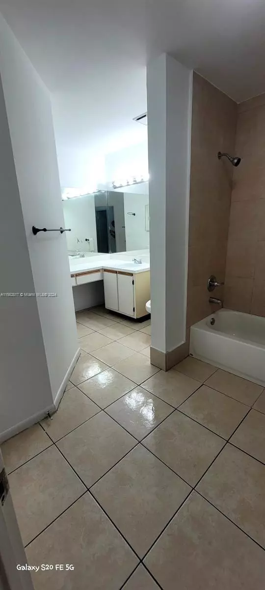 Hialeah, FL 33015,18320 NW 68th Ave #K