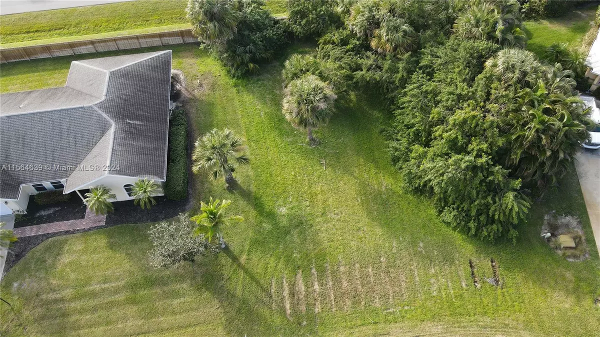 Vero Beach, FL 32968,755 38th Ct