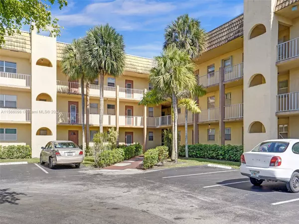 8465 Sunrise Lakes Blvd #312,  Sunrise,  FL 33322