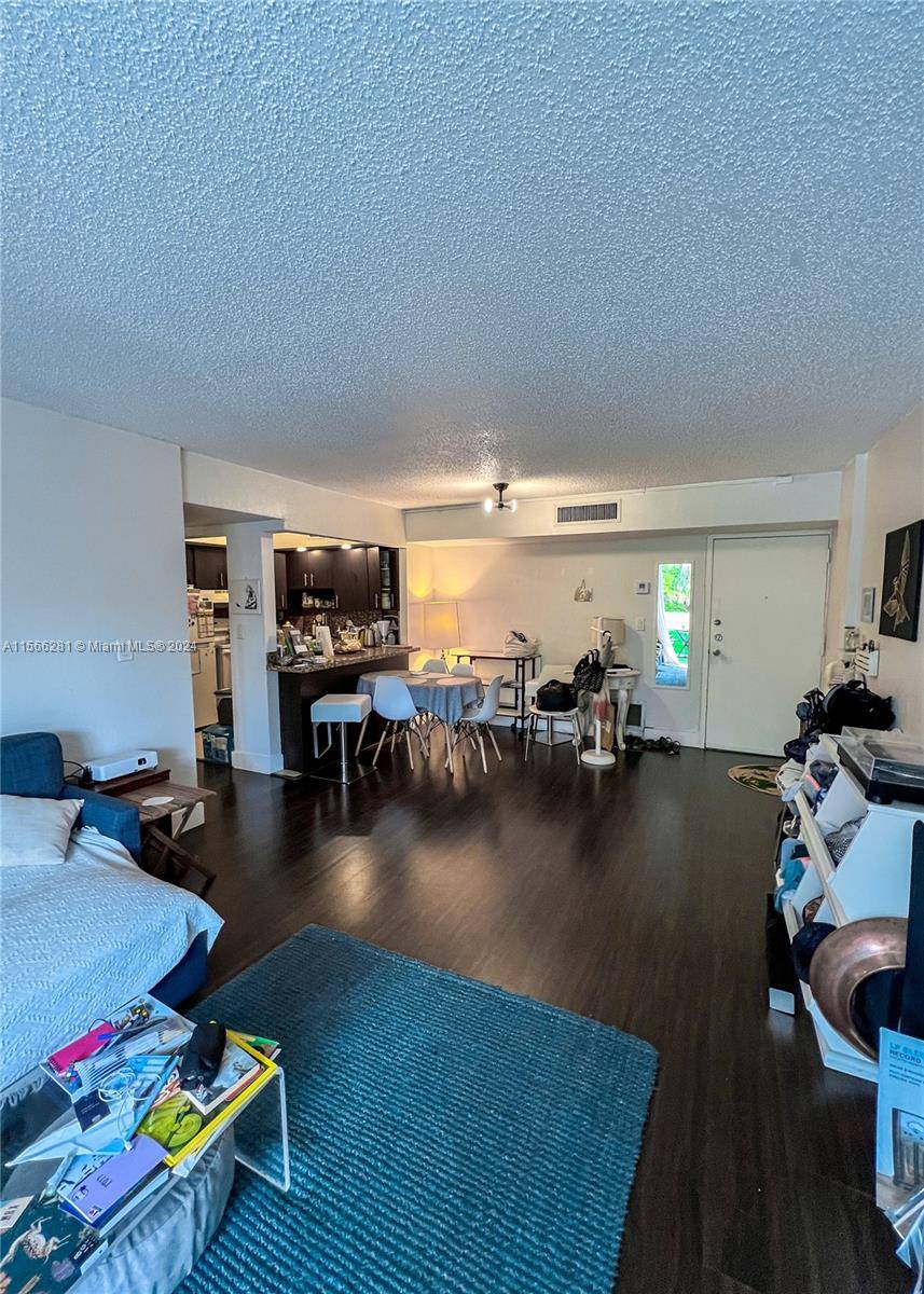 Miami, FL 33133,2715 Tigertail Ave #204