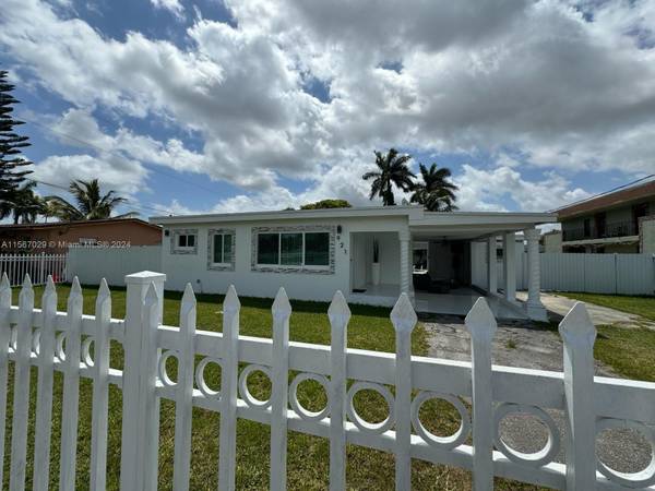 921 SW 1st St,  Florida City,  FL 33034