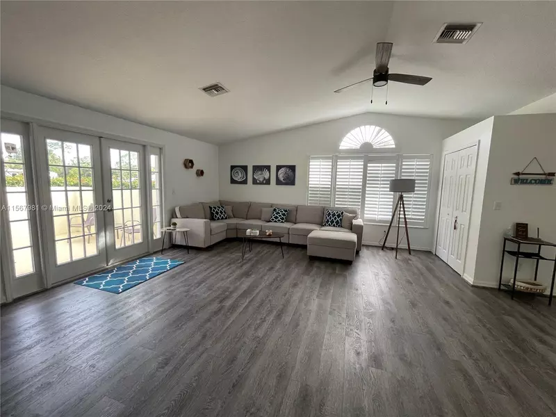 201 Degan Pl, Sebastian, FL 32958