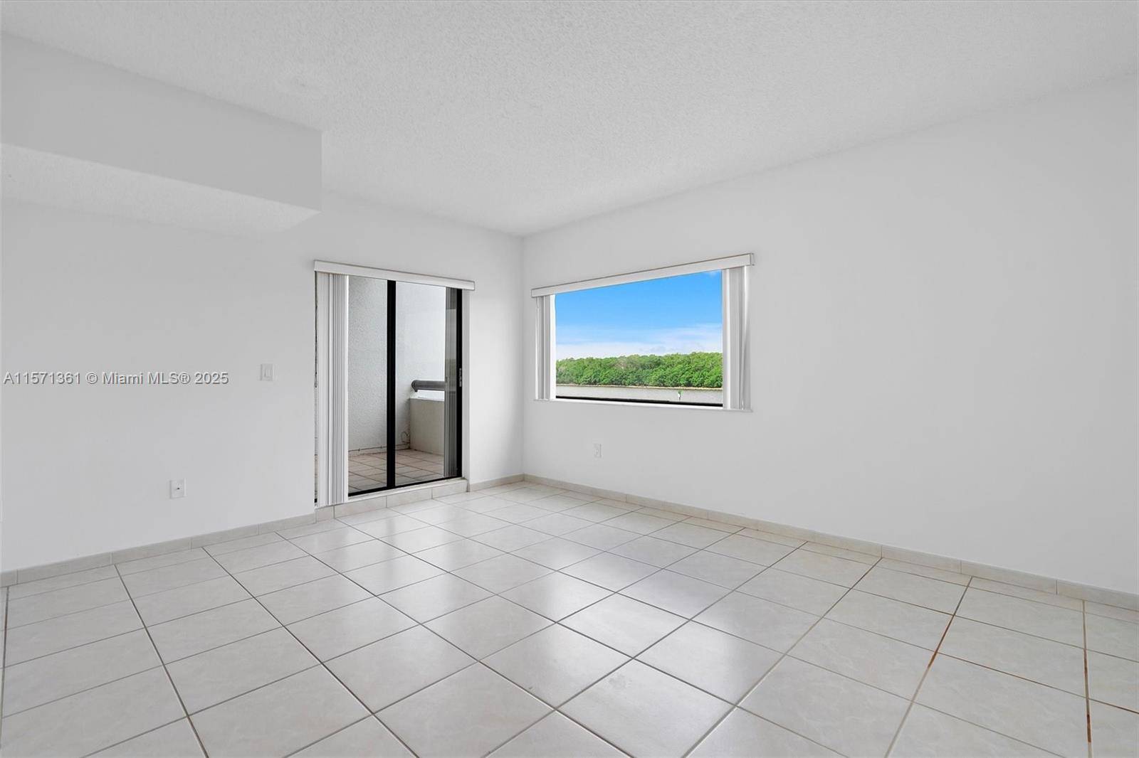 Sunny Isles Beach, FL 33160,456 Poinciana Dr #1620