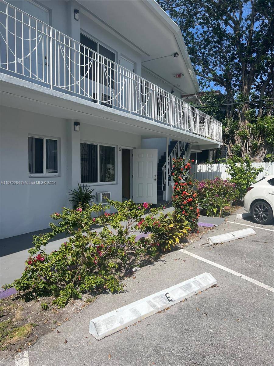 8129 Abbott Ave #5, Miami Beach, FL 33141