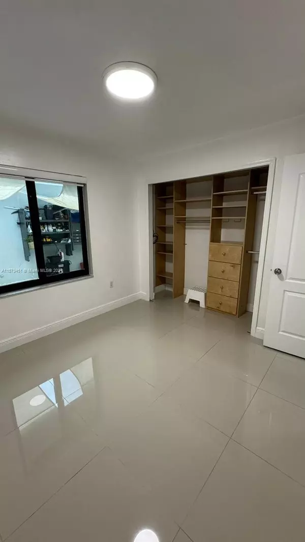 Miami, FL 33177,13843 SW 157th St