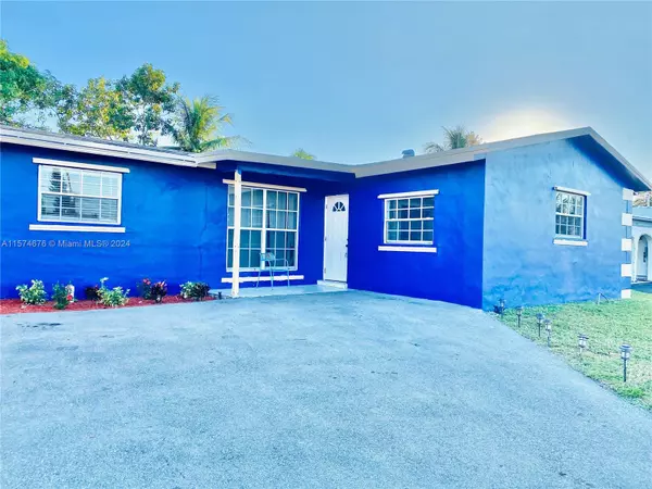 8520 NW 24th Pl, Sunrise, FL 33322