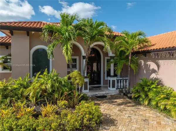 North Miami, FL 33181,2110 NE 124th St