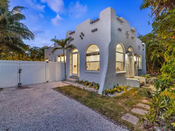 North Miami, FL 33161,739 NE 121st St