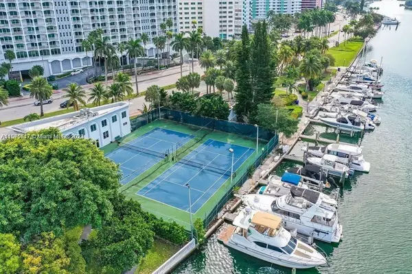 Miami Beach, FL 33140,5401 Collins Ave #410