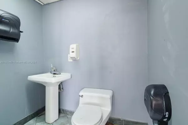 Miami, FL 33166,7086 NW 50th St #4