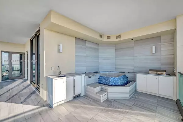 Sunny Isles Beach, FL 33160,17901 Collins Ave #3605