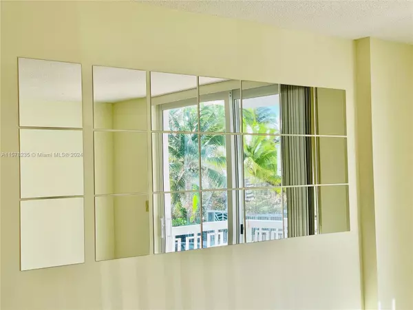 Miami Beach, FL 33139,401 Ocean Dr #222