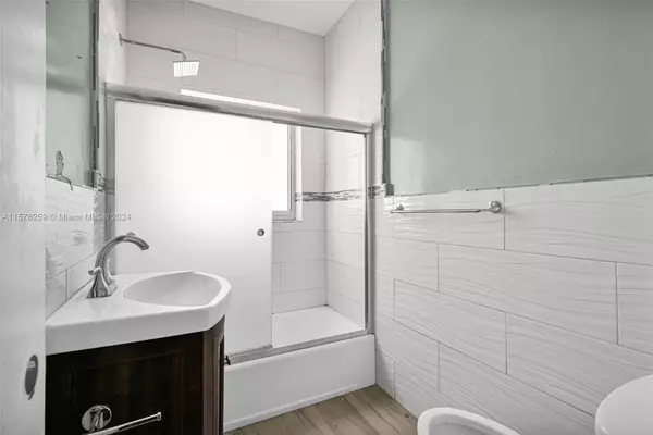 Biscayne Park, FL 33161,820 NE 115th St