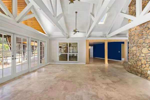 West Palm Beach, FL 33415,121 Pine Trl