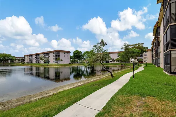 Tamarac, FL 33319,4930 E Sabal Palm Blvd #206