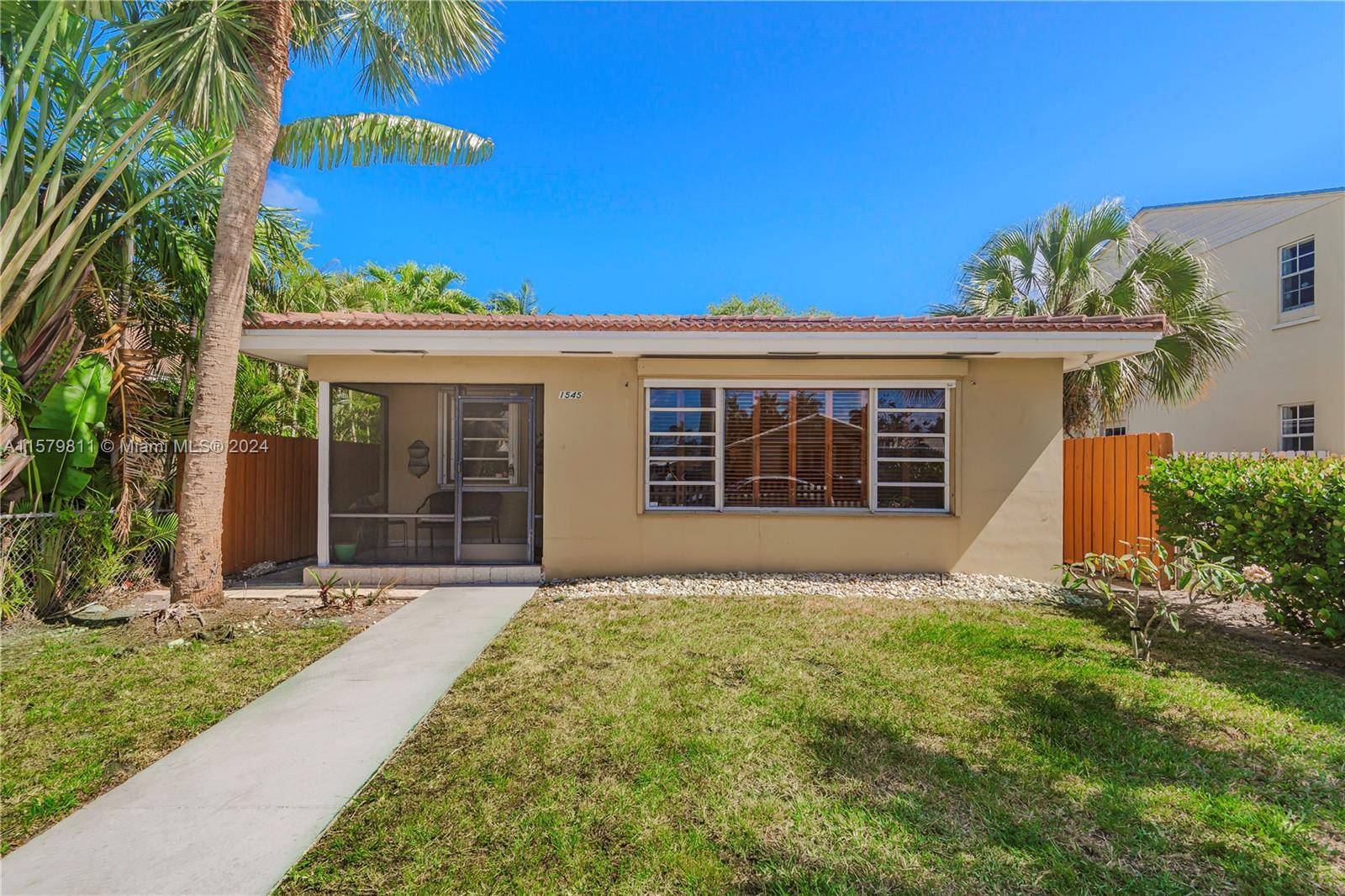 1545 Harrison St, Hollywood, FL 33020