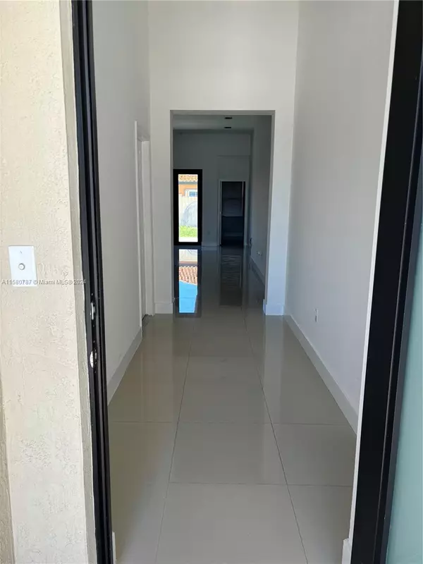 Miami, FL 33185,15101 SW 28th St