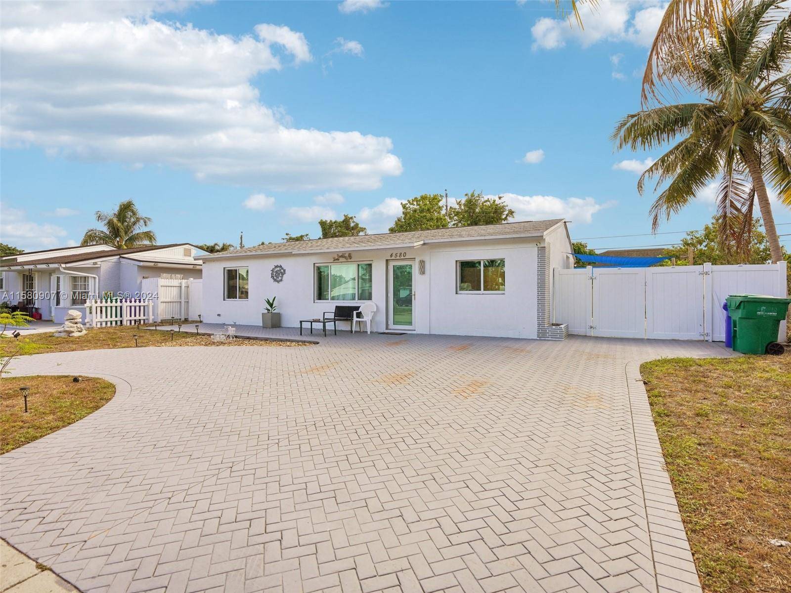 4580 SW 23rd St, Fort Lauderdale, FL 33317