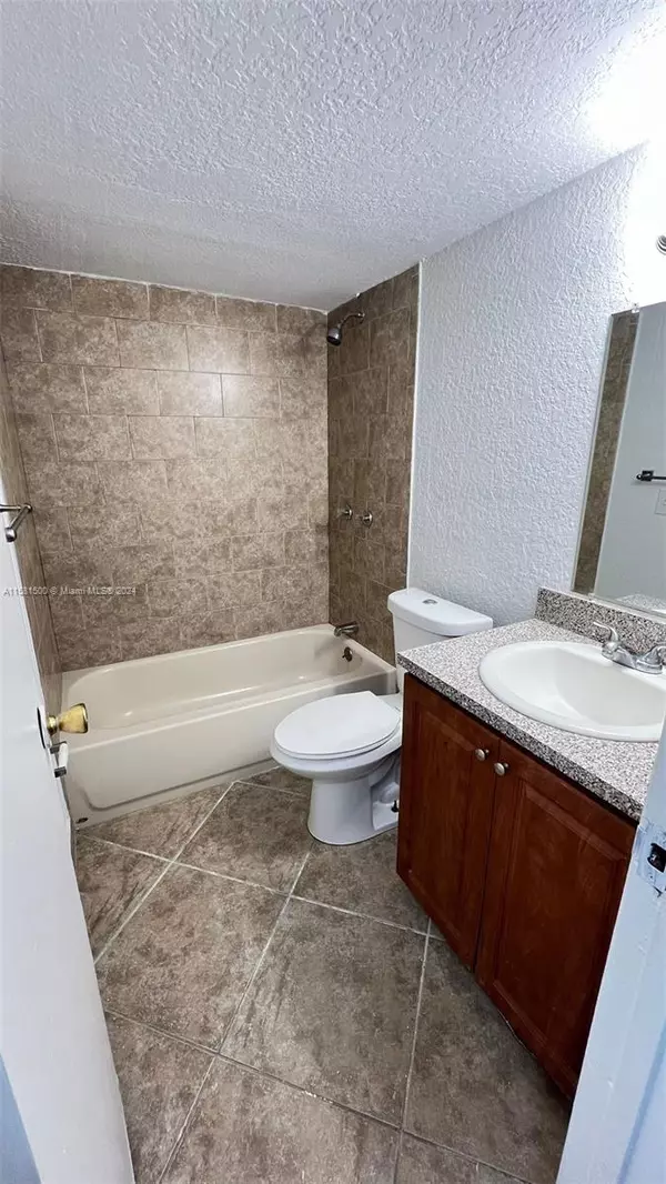 Lauderhill, FL 33313,4160 NW 21st St #A148