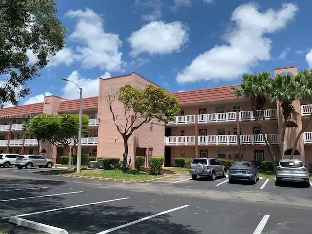 Sunrise, FL 33322,9601 Sunrise Lakes Blvd #206