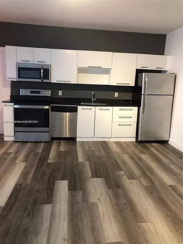 Miami Beach, FL 33141,7734 Abbott #106
