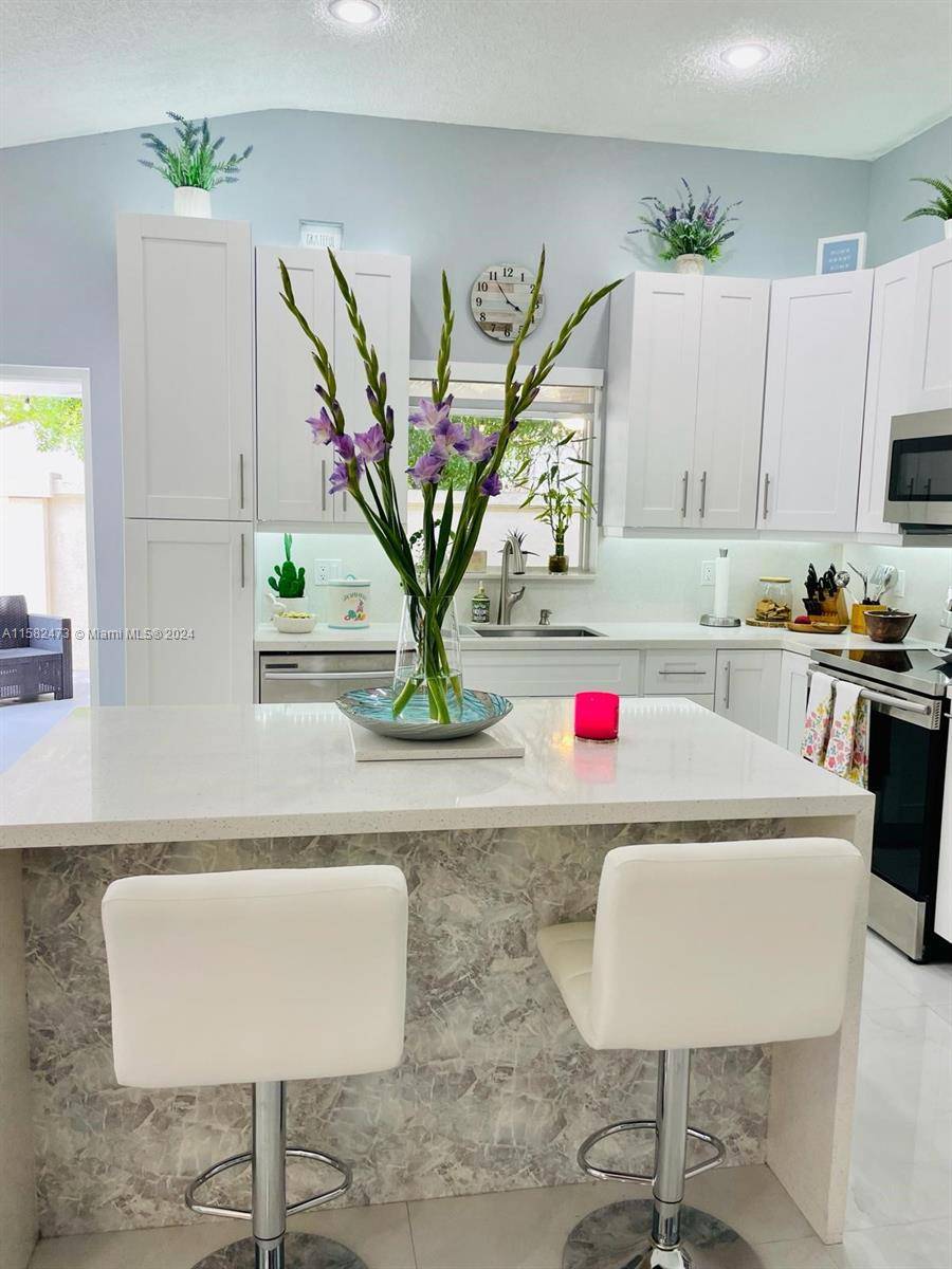 Pembroke Pines, FL 33029,18336 NW 6th St