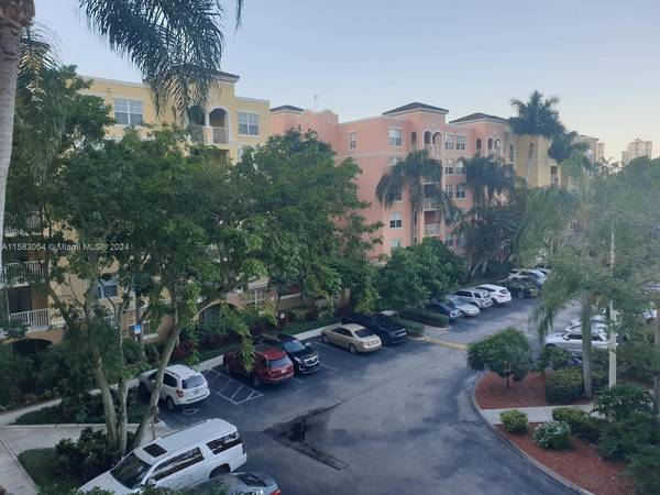 Aventura, FL 33180,19501 E Country Club Dr #9204