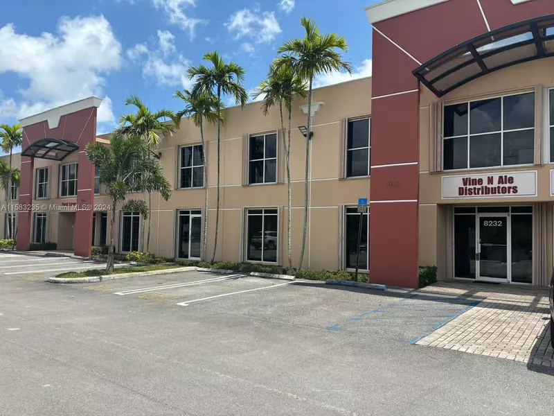 8232 NW 30th Ter, Doral, FL 33122