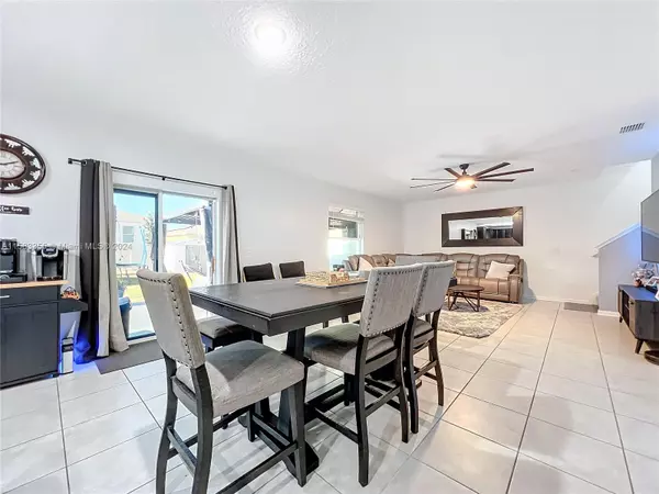 Other City - In The State Of Florida, FL 33844,1121 Saguaro St