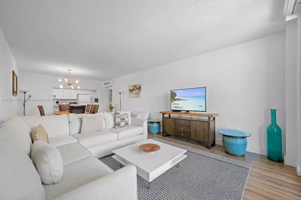 Sunny Isles Beach, FL 33160,19370 Collins Ave #422