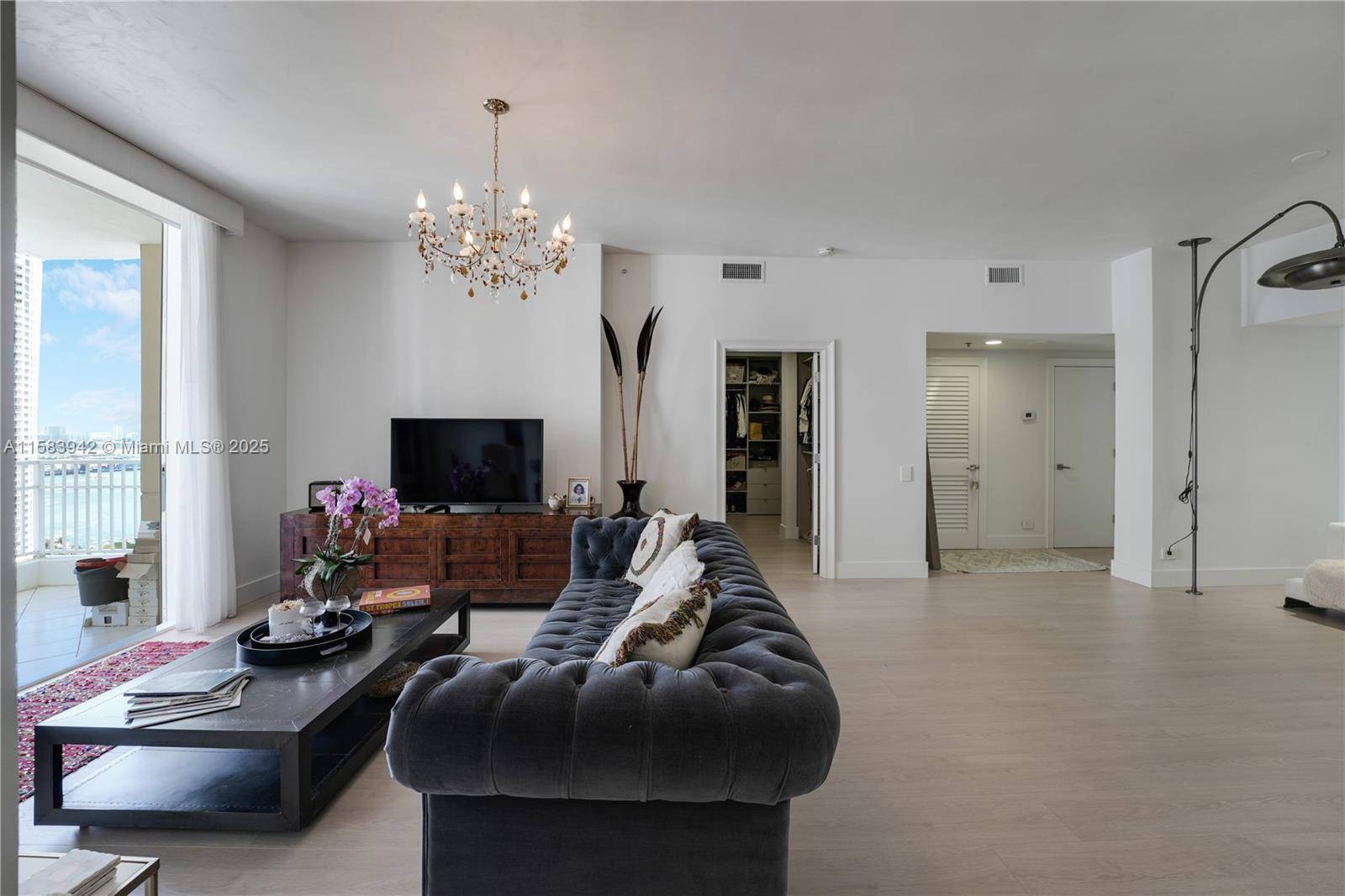 Miami, FL 33131,701 Brickell Key Blvd #LPH-06