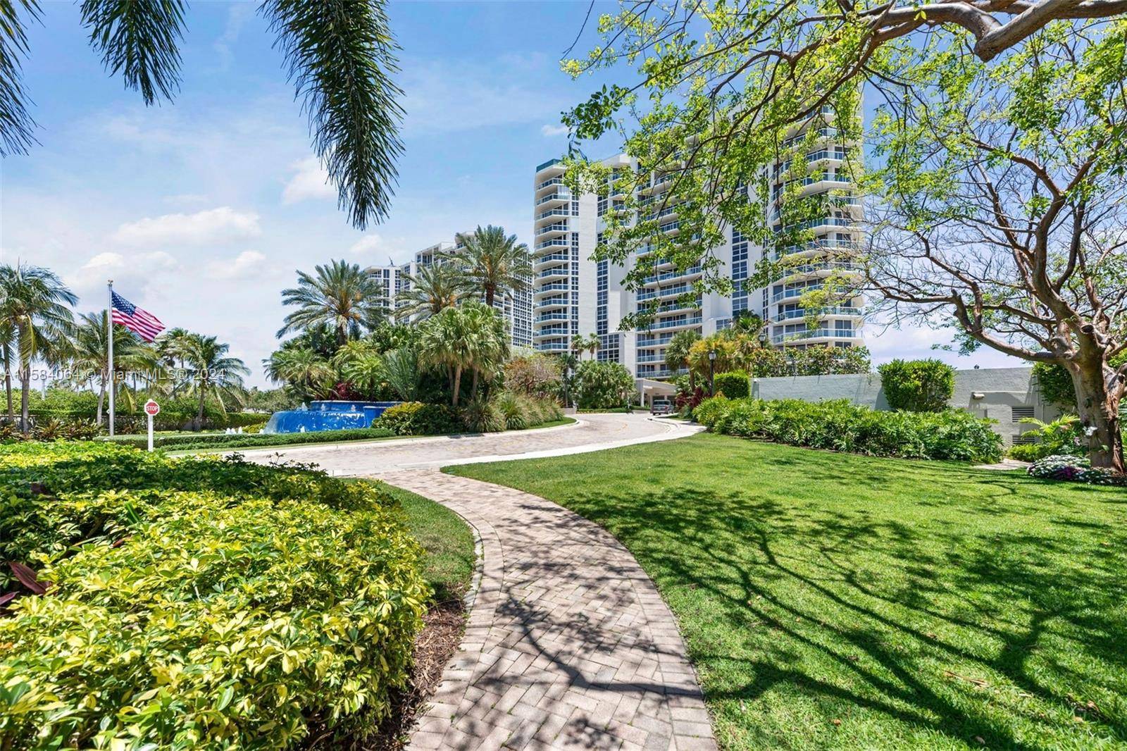 Hollywood, FL 33019,6001 N Ocean Dr #702