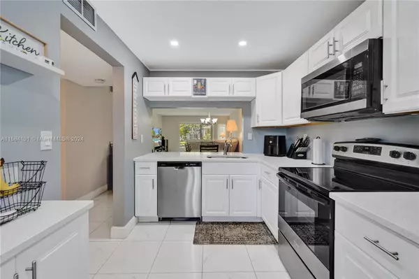 Lauderhill, FL 33319,3772 Inverrary Blvd #107