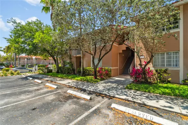 3211 Sabal Palm Mnr #202, Davie, FL 33024