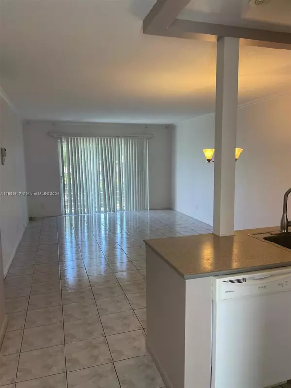 Lauderhill, FL 33313,4421 NW 16th St #G211