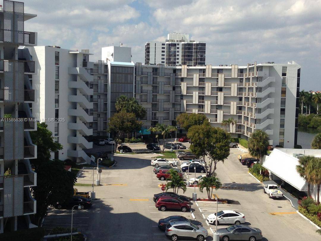 Aventura, FL 33180,3475 N Country Club Dr #116