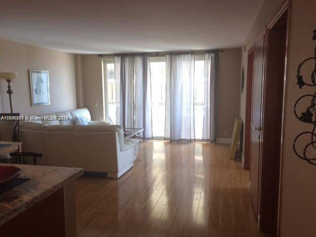 Surfside, FL 33154,9499 Collins Ave #611