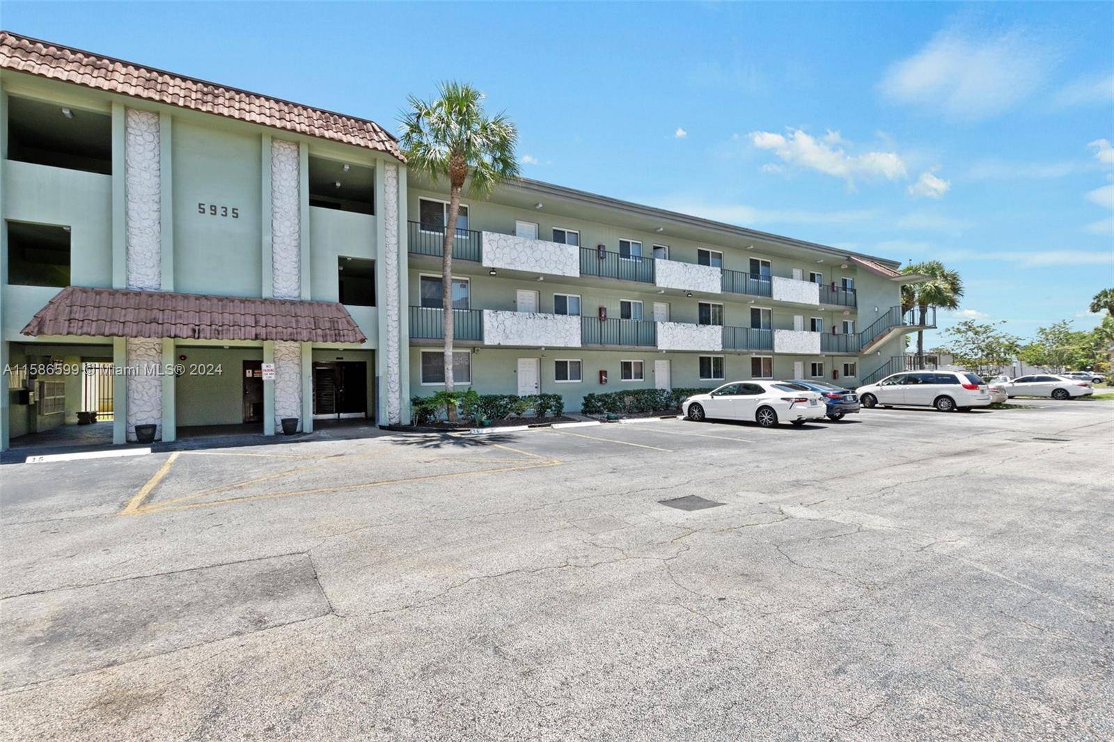 Sunrise, FL 33313,5935 Del Lago Cir #208