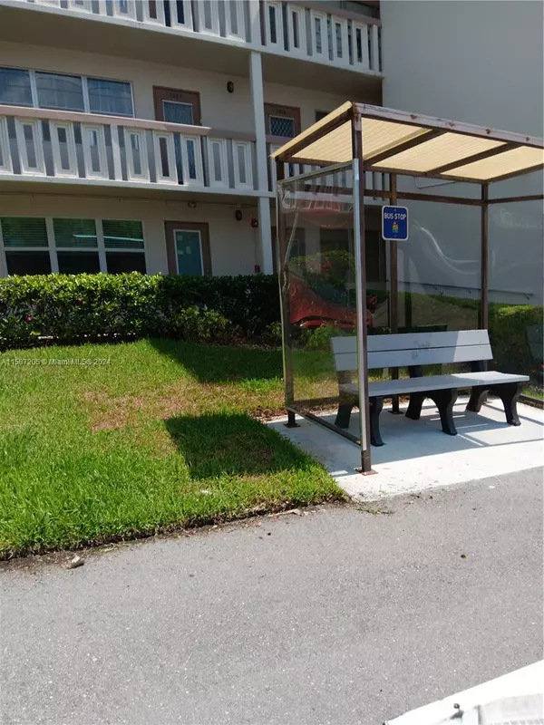 Deerfield Beach, FL 33442,1069 Newport Q #1069